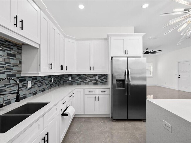 Building Photo - 5002 W Idaho St