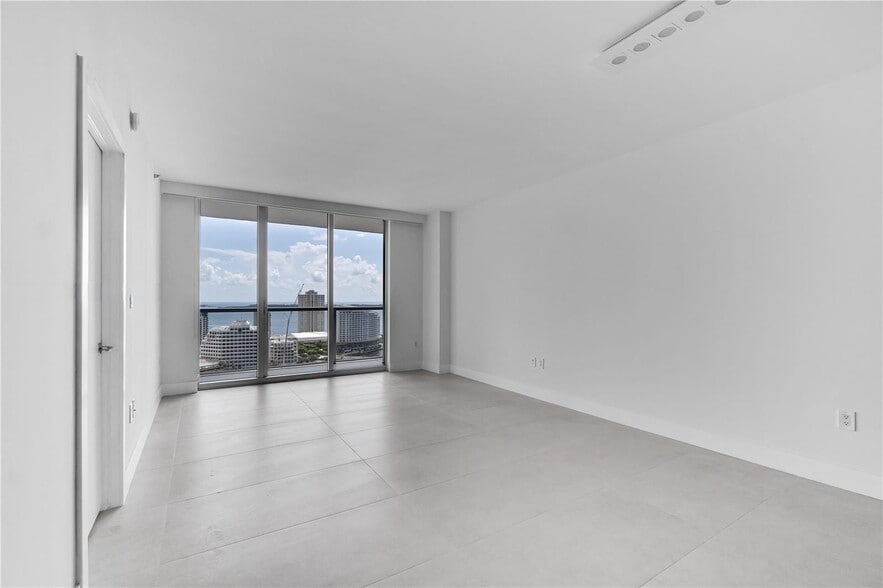 Building Photo - 500 Brickell Ave