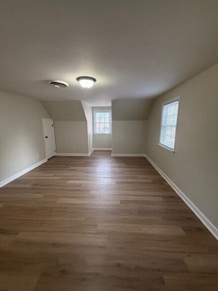 Building Photo - 4079 Village Dr