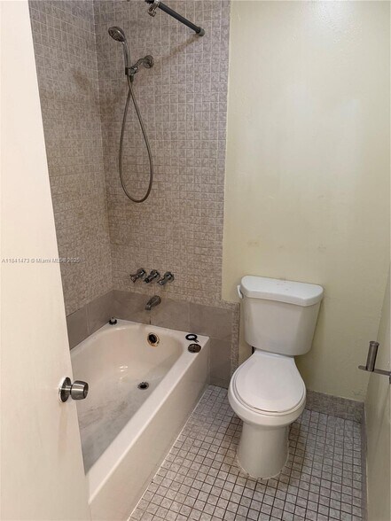 Building Photo - 2142 Nova Village Dr