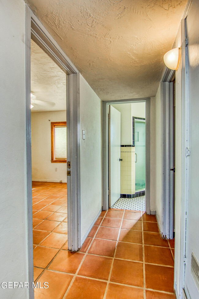 Building Photo - 801 McKelligon Dr