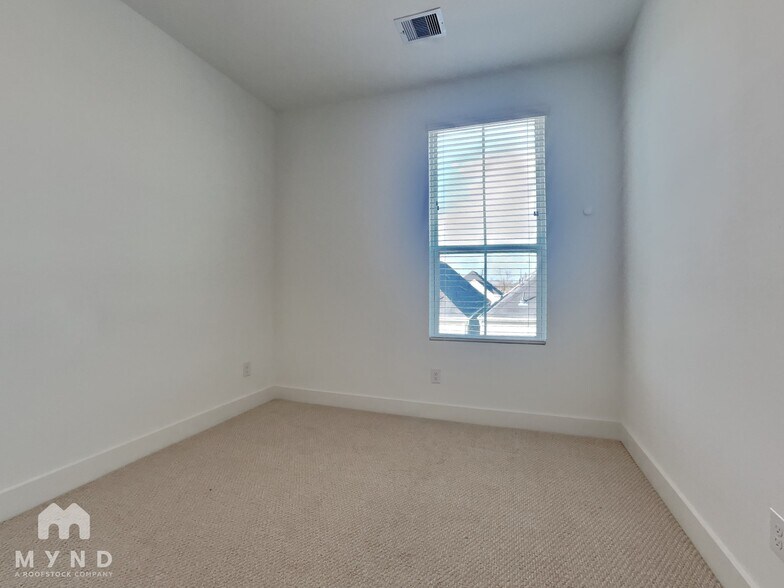 Building Photo - 2056 Johanna Dr