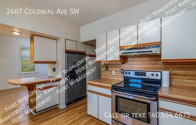 Building Photo - 2407 Colonial Ave SW
