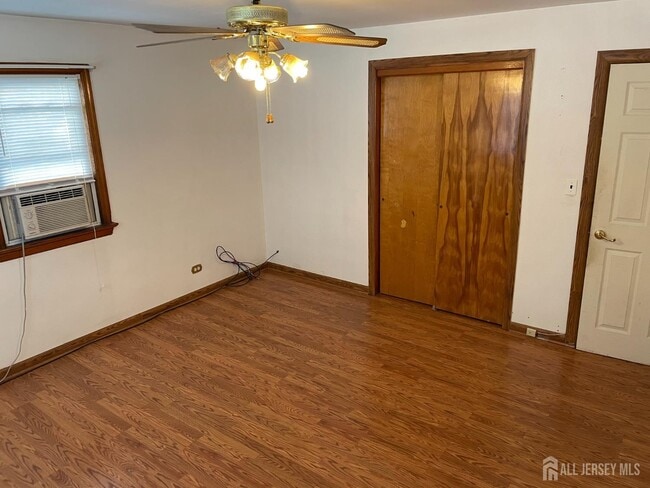 Building Photo - 215 Karsey St