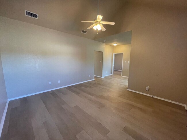 Building Photo - 105-107 Sunburst Court