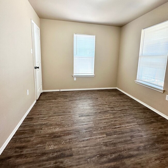 Building Photo - $99 Move In Special With 13 Month Lease!