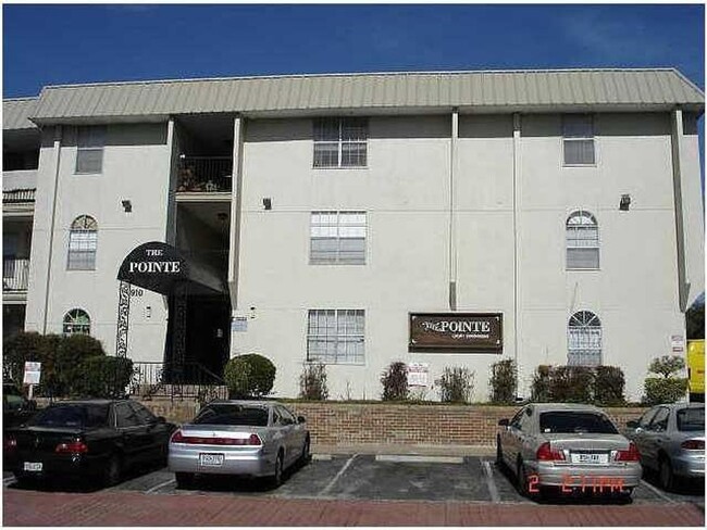 Building Photo - Live Your Best Life at This Downtown Condo...