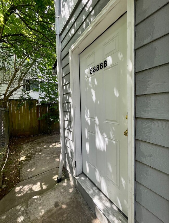 Building Photo - Spacious One Bedroom in Quiet 5 Plex with ...
