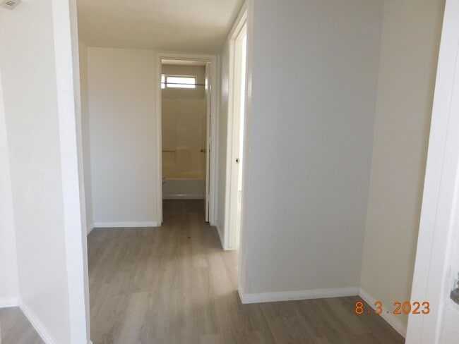 Building Photo - 135 S Norma St