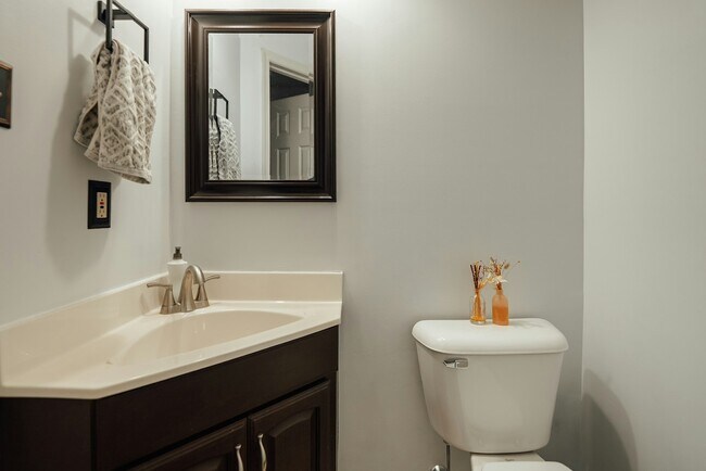 Building Photo - 1720 Brookstone Dr