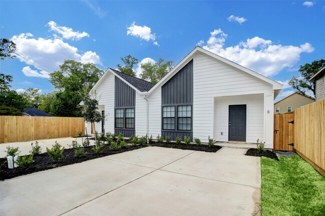 Building Photo - 8121 Claiborne St