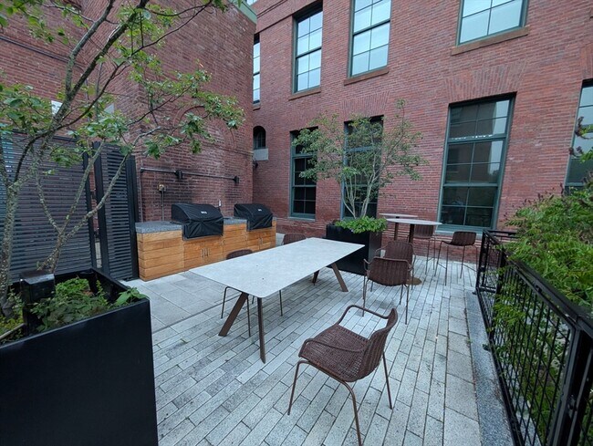 Building Photo - 1245 Adams St