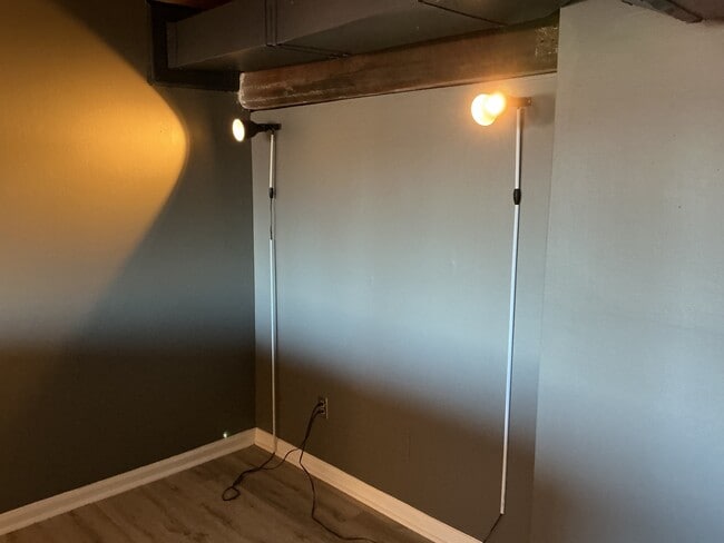 Building Photo - 201 S Hoskins Rd