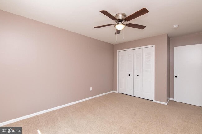 Building Photo - 322 Kings Croft Dr