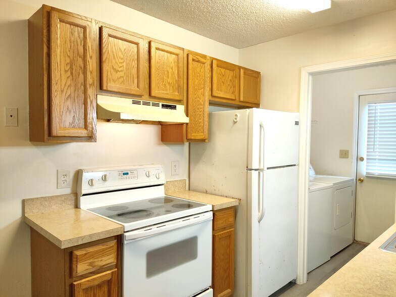 Building Photo - 801 Burcale Rd