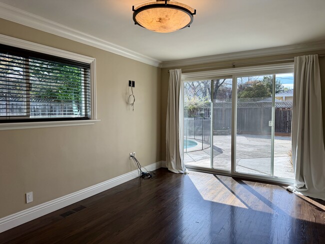 Building Photo - 1586 Stapleton Ct