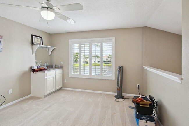 Building Photo - 4 Bedroom Single Family in Orlando