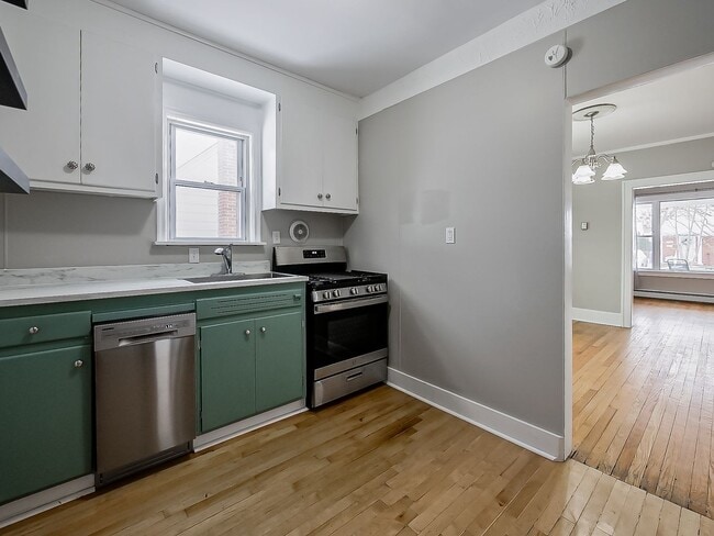 Building Photo - Fully Remodeled 2-Bed Home in Dearborn!