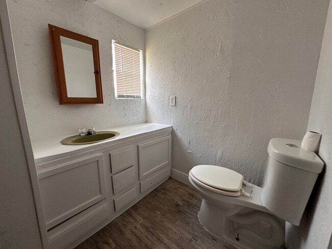 Building Photo - 2Bed 1Bath Rent To Own in Zephyrhills, FL