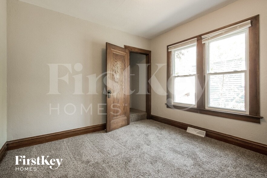 Building Photo - 216 S Elmwood Ave