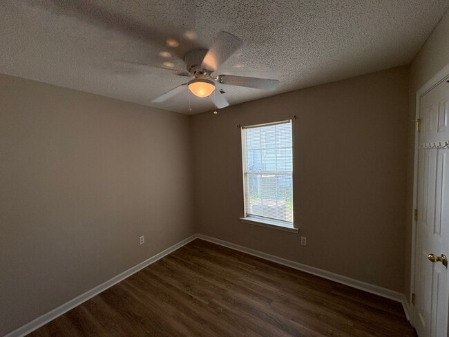 Building Photo - For Rent