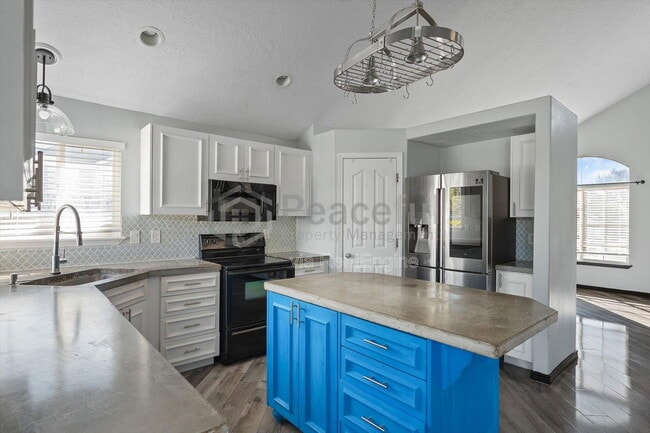 Building Photo - 1235 N 3020 W