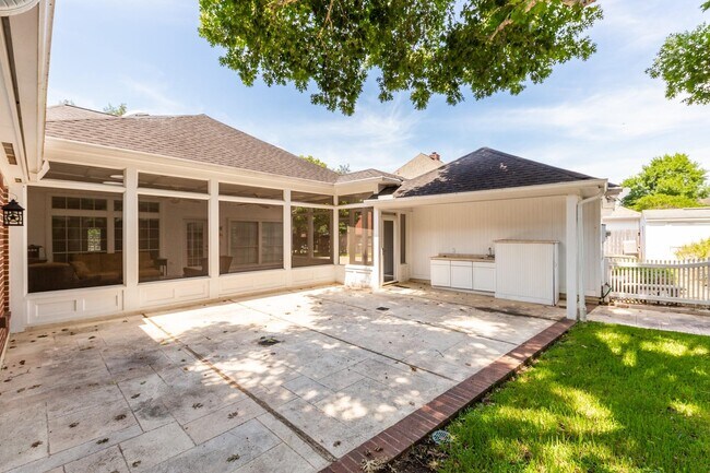 Building Photo - 4915 Keneshaw St