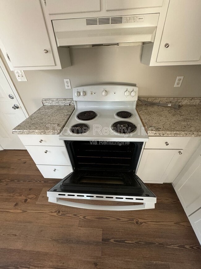 Building Photo - 1552 Fountain St