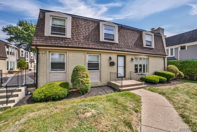 Building Photo - 32 Bernhardt Dr