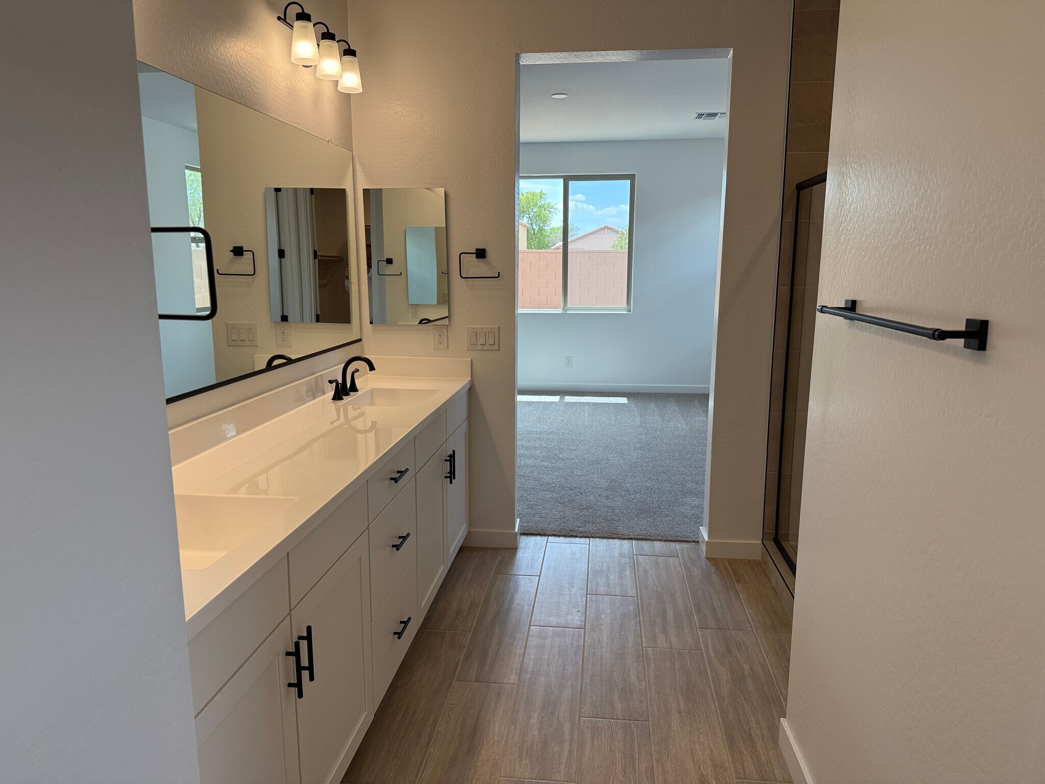 Primary bath - 40563 W Michaels Dr