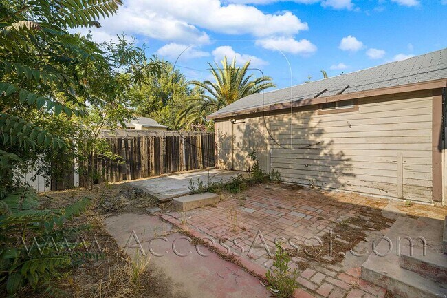 Building Photo - Charming Home in Historic Downtown Lake Elsinore!