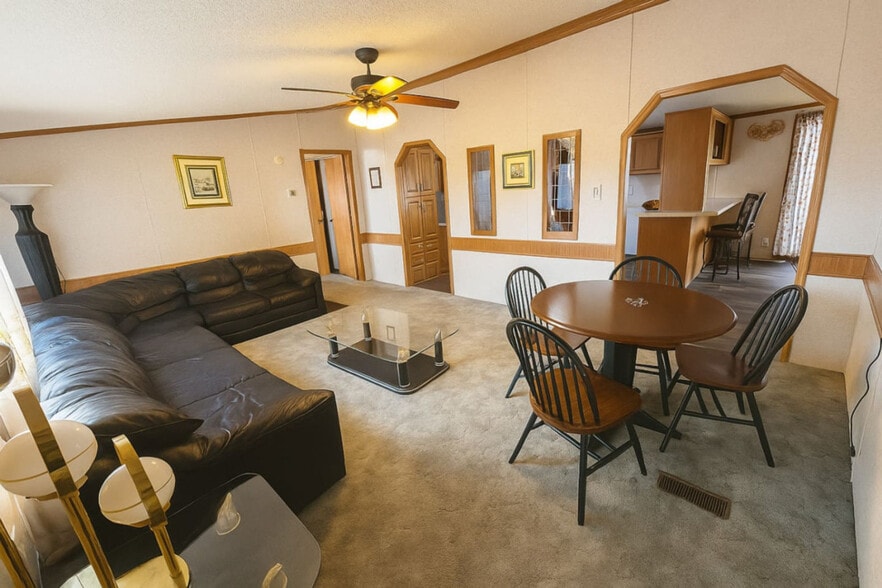 Building Photo - 44 Heinle Rd