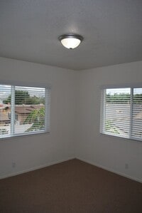 Building Photo - 822