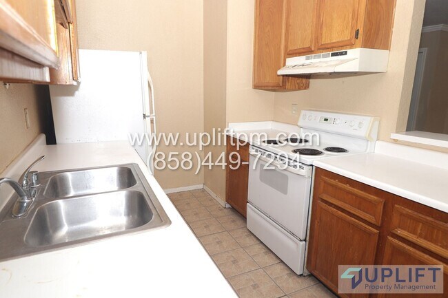 Building Photo - 1 Bed, 1 Bath Condo in Gated Community wit...
