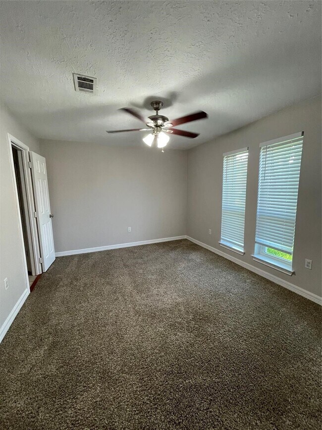 Building Photo - 16510 Oxnard Ln