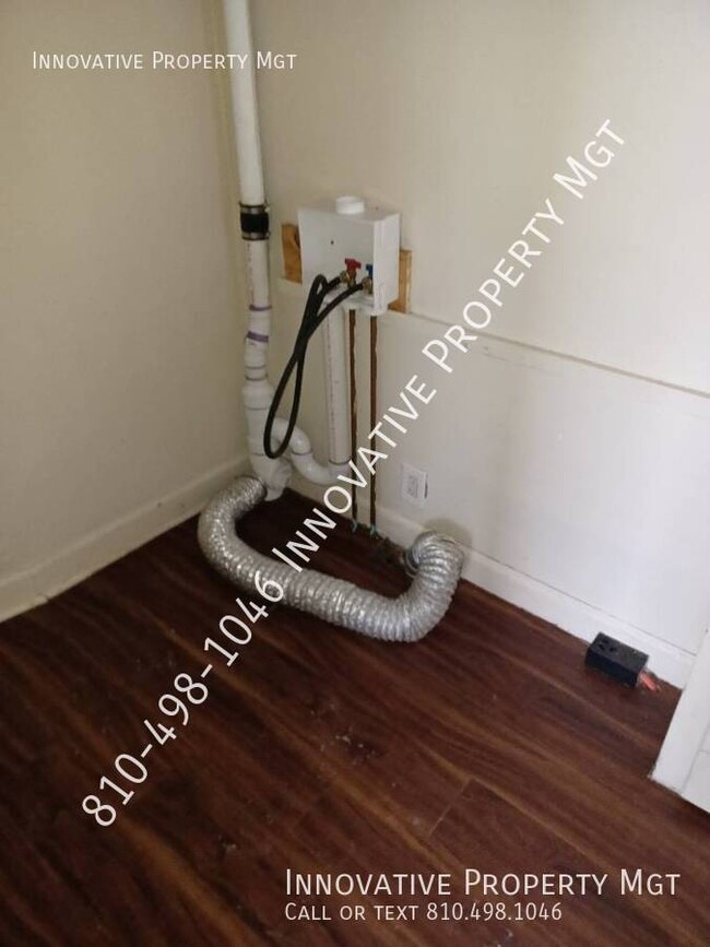 Building Photo - 2213 Savoy Ave