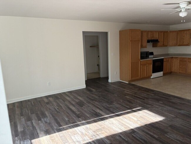 Building Photo - 1460 Parker Ave