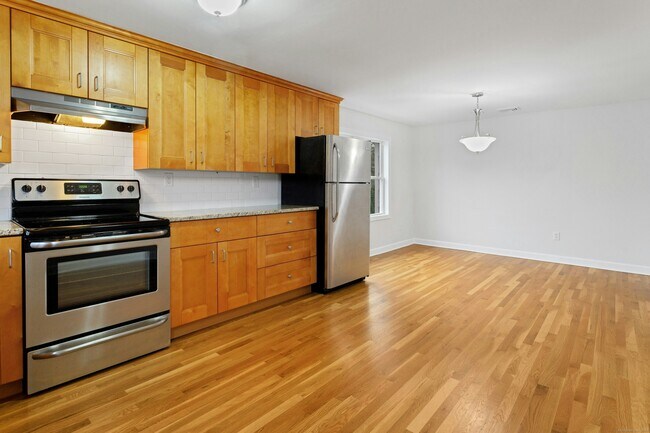 Building Photo - 119 Forest St