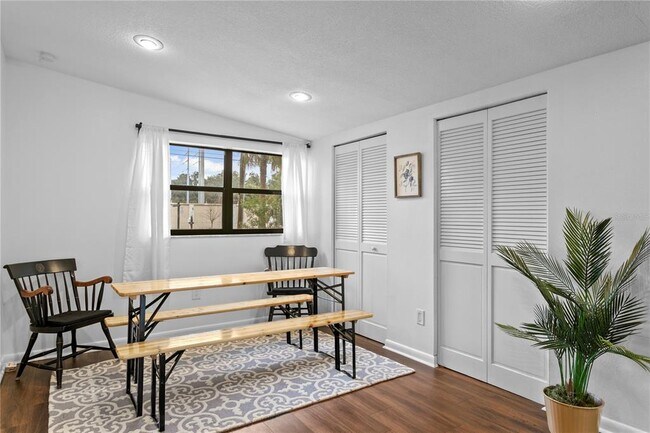 Building Photo - 2407 S Lois Ave