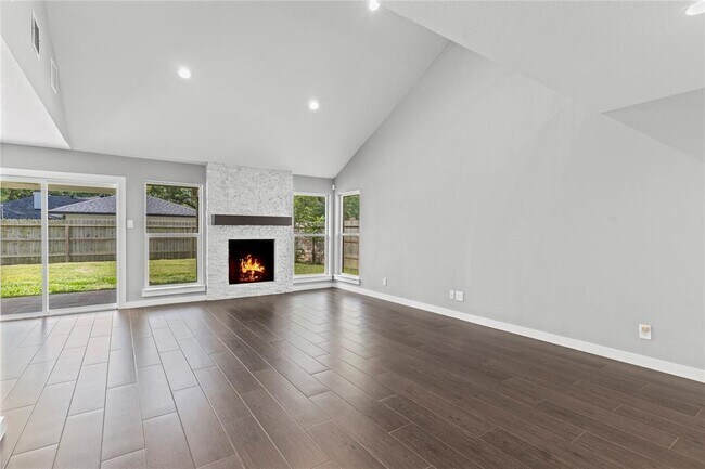 Building Photo - 22435 Elsinore Dr