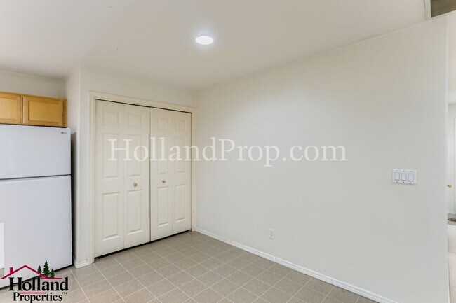 Building Photo - 3060-3062 Lazy River Dr