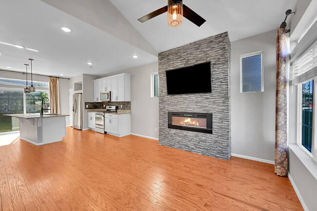 Building Photo - $2,595.00, 2-bed, 2.5-bath located in Aurora.