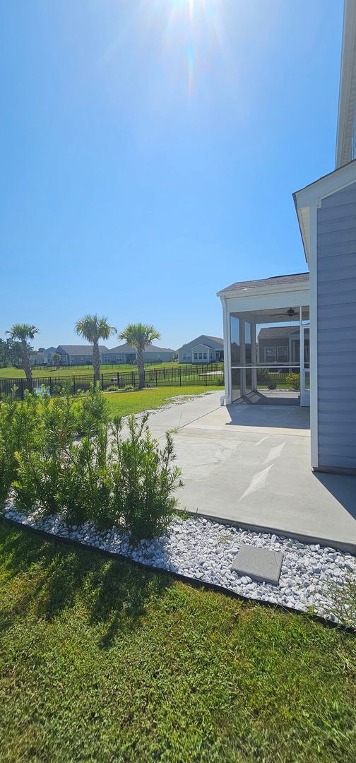 Building Photo - Live where charm meets convenience-Glenmoo...