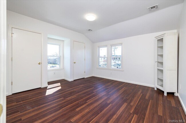 Building Photo - 31 N Lewis Pl