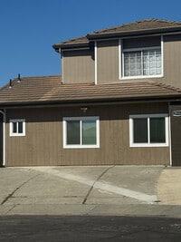 Building Photo - 2933 Banyan Ct