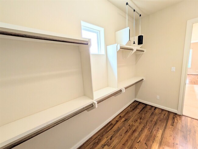 Building Photo - 226 E 28th St