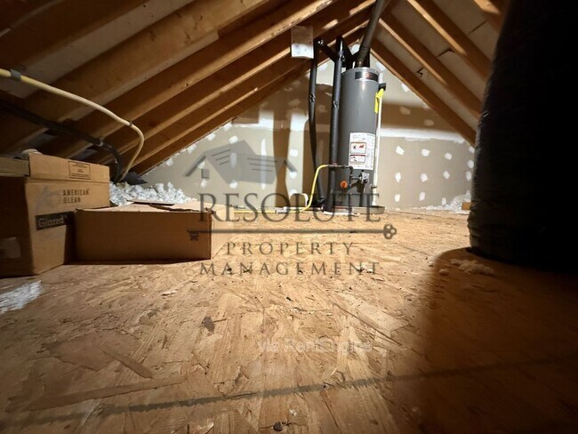 Building Photo - 303 Sugar Maple Ave