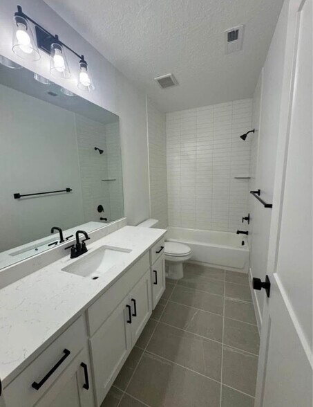 Building Photo - 81 S Keaki Wood