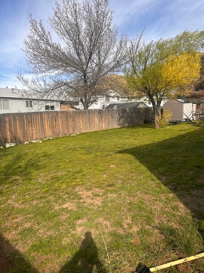 Building Photo - 758 Sunrise Ln