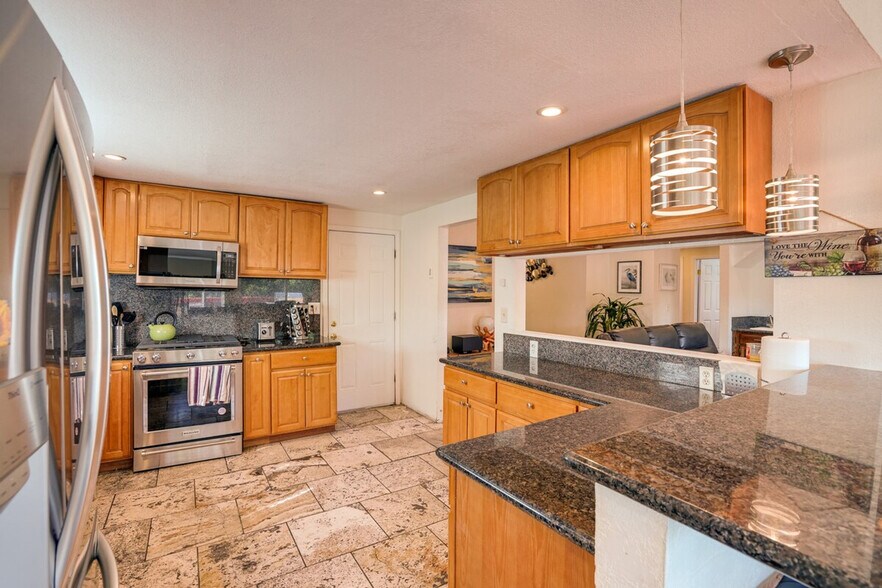 Building Photo - 420 Phoenix Cir